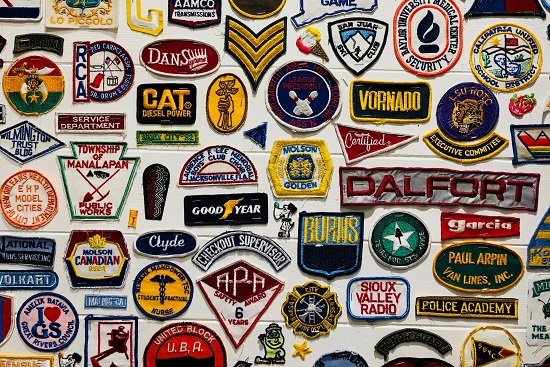 Patches verschiedener Marken