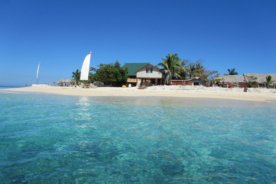 Strand und blaues Meer