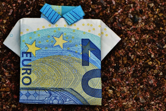 20 Euro Schein gefaltet als Hemd